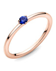 Pandora Rose ring met blauw kristal 189259C04, exclusief en kwalitatief hoogwaardig. Ontdek nu!