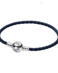 Pandora Moments blauwe gevlochten lederen armband met ronde sluiting 592790C01, exclusief en kwalitatief hoogwaardig. Ontdek nu!