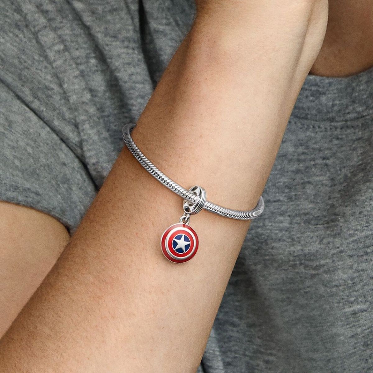 Pandora Marvel The Avengers Captain America Schild Hangende Bedel zilver - 790780C01
