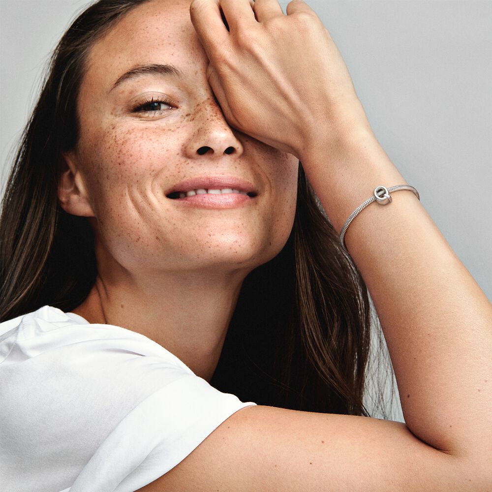 Pandora Letter Q Alfabetbedel 797471, exclusief en kwalitatief hoogwaardig. Ontdek nu!