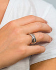Zinzi zilveren brede cross-over ring glad wit ZIR1790, exclusief en kwalitatief hoogwaardig. Ontdek nu!