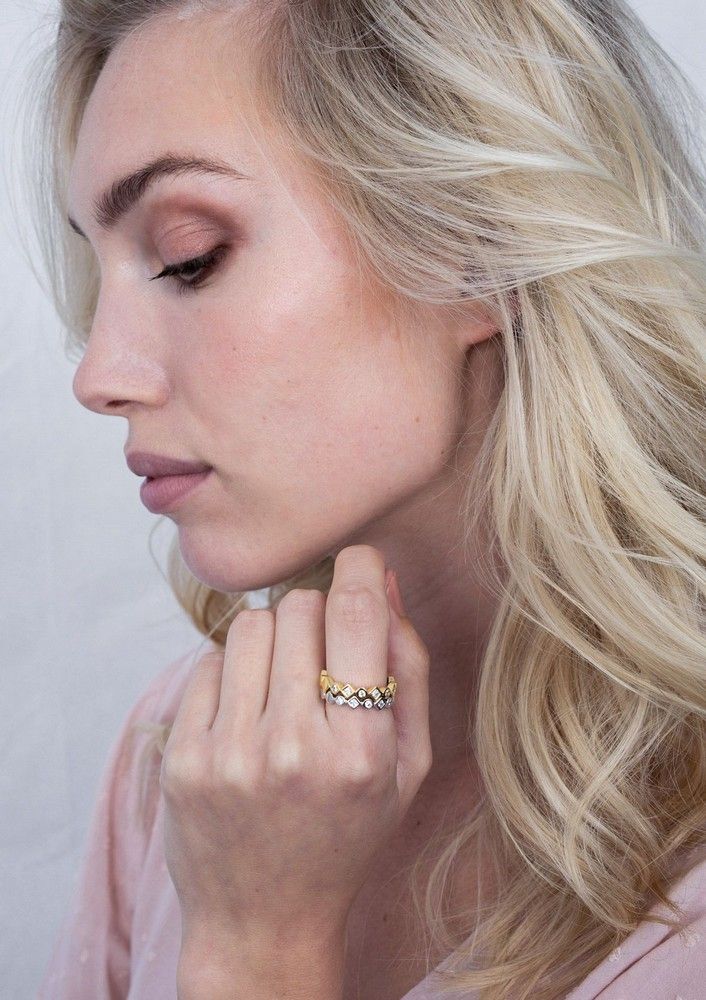 Zinzi zilveren luxe aanschuifring rond vierkant wit ZIR2055, exclusief en kwalitatief hoogwaardig. Ontdek nu!