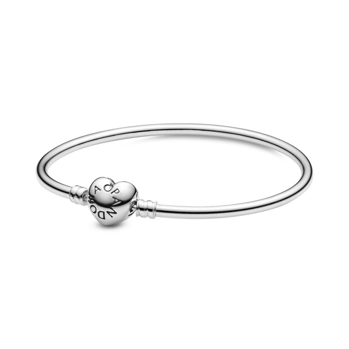 Pandora Moments Zilveren Bangle met Hartensluiting 596268, exclusief en kwalitatief hoogwaardig. Ontdek nu!