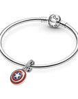 Pandora Marvel The Avengers Captain America Schild Hangende Bedel 790780C01, exclusief en kwalitatief hoogwaardig. Ontdek nu!