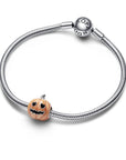 Pandora Glow-in-the-dark Spooky Pumpkin Bedel 792291C01, exclusief en kwalitatief hoogwaardig. Ontdek nu!