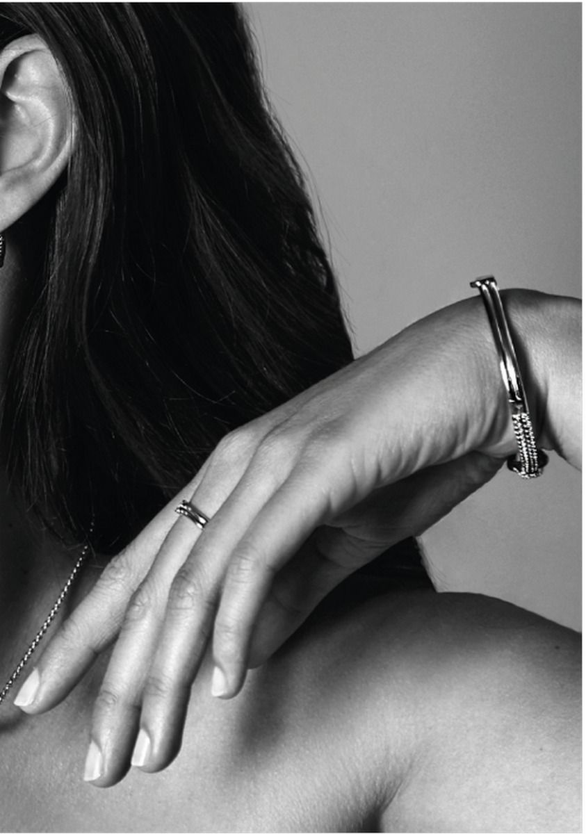 Mart Visser by Zinzi zilveren bangle armband 12mm breed geknoopte vorm bezet met witte zirkonia's MVA19, exclusief en kwalitatief hoogwaardig. Ontdek nu!