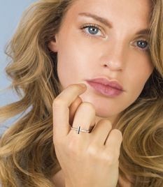 Zinzi zilveren aanschuifring wit staafje glad ZIR1474, exclusief en kwalitatief hoogwaardig. Ontdek nu!