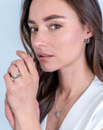 Zinzi zilveren luxe cross-over ring glad met witte zirkonia's ZIR1774, exclusief en kwalitatief hoogwaardig. Ontdek nu!