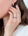 Zinzi zilveren luxe cross-over ring glad met witte zirkonia's ZIR1774, exclusief en kwalitatief hoogwaardig. Ontdek nu!