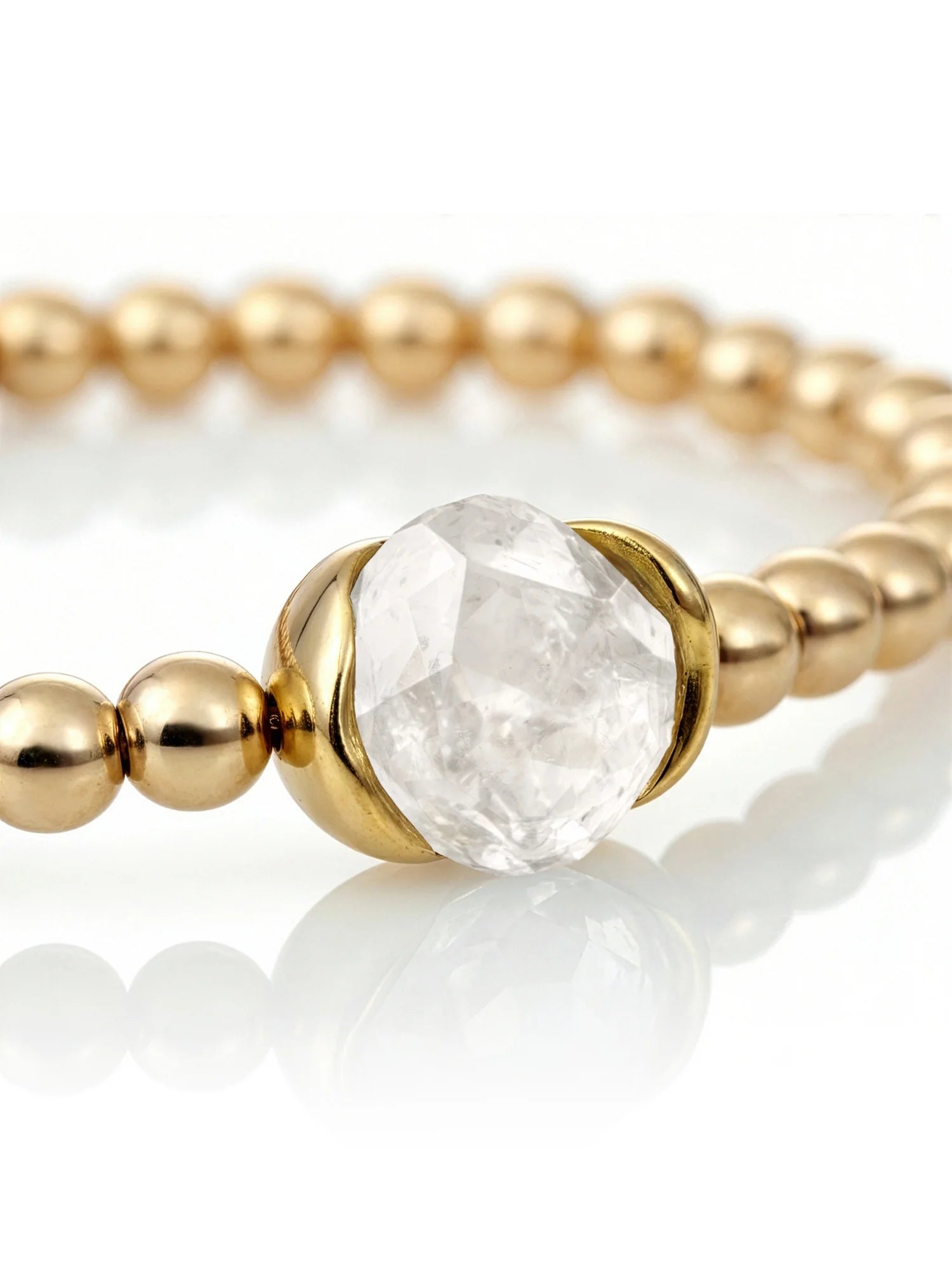 Limited Alpe armband met ruw bergkristal (Mountain Crystal) in goudkleurige uitvoering ter ondersteuning van Alpe d'HuZes