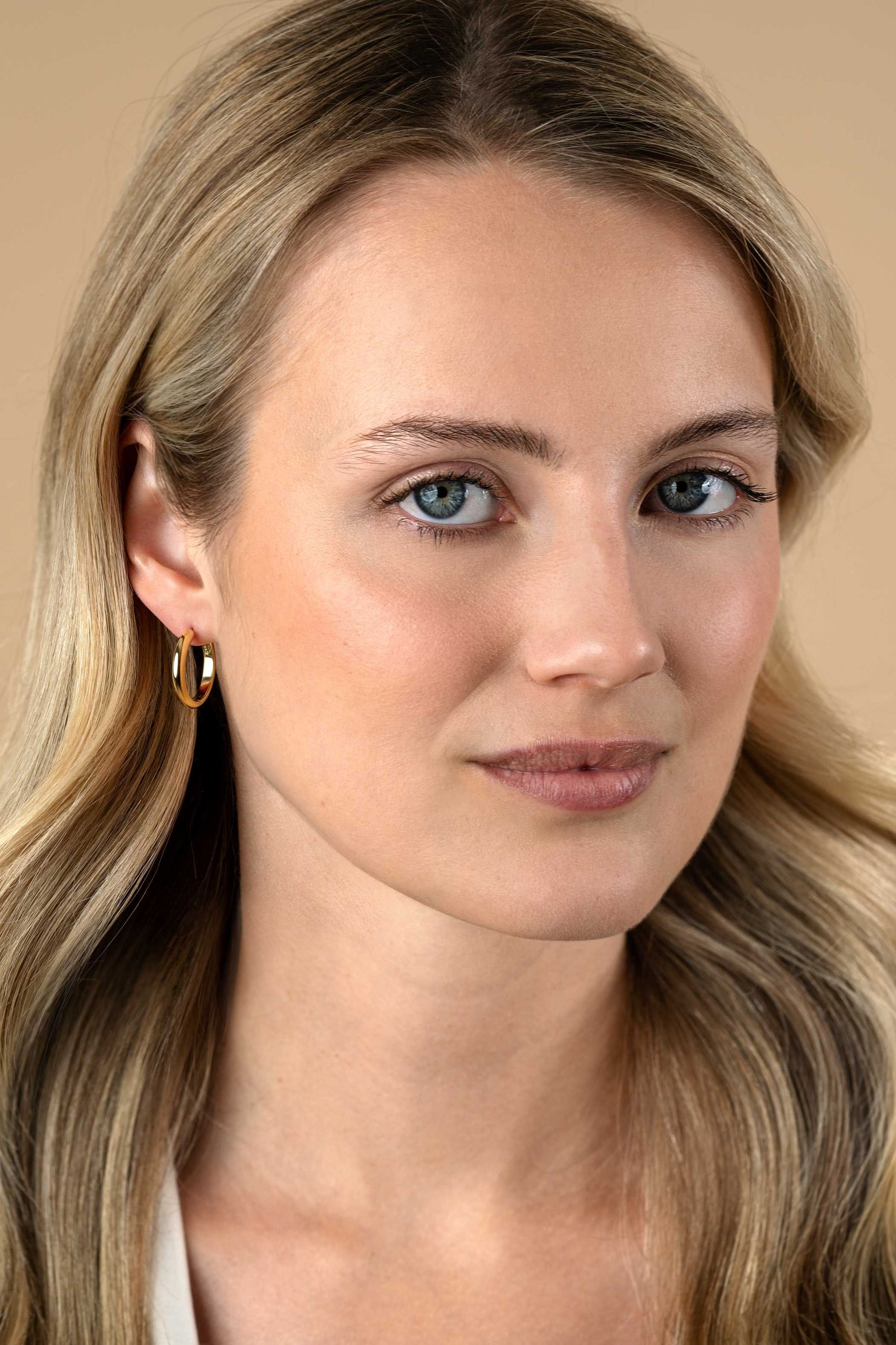 Zinzi gold plated zilveren oorringen gladde met ronde buis 3mm met luxe klapsluiting 20mm – ZIO2602G - PansiteNederland.nl