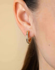 ZINZI gold plated zilveren oorringen met witte zirkonia's en luxe klapsluiting, buisdikte 3mm x 20mm ZIO190Y - PansiteNederland.nl