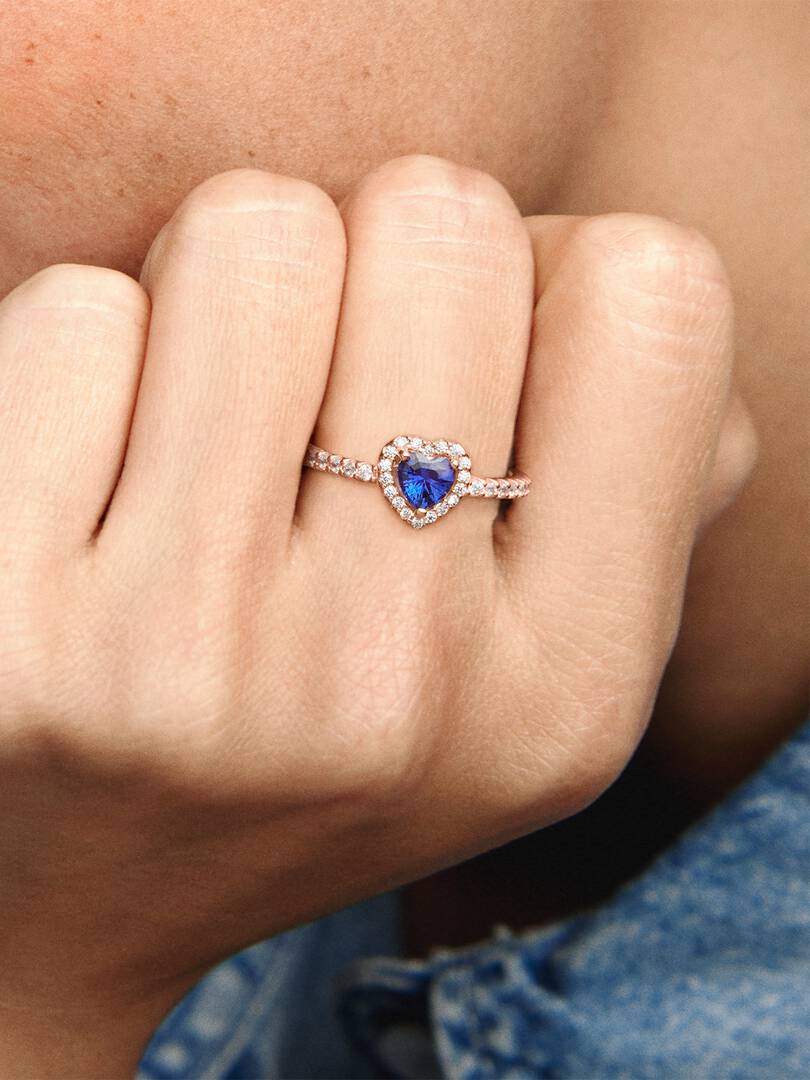 Pandora Sparkling Blue Elevated Heart Ring roségoudverguld 188421C01