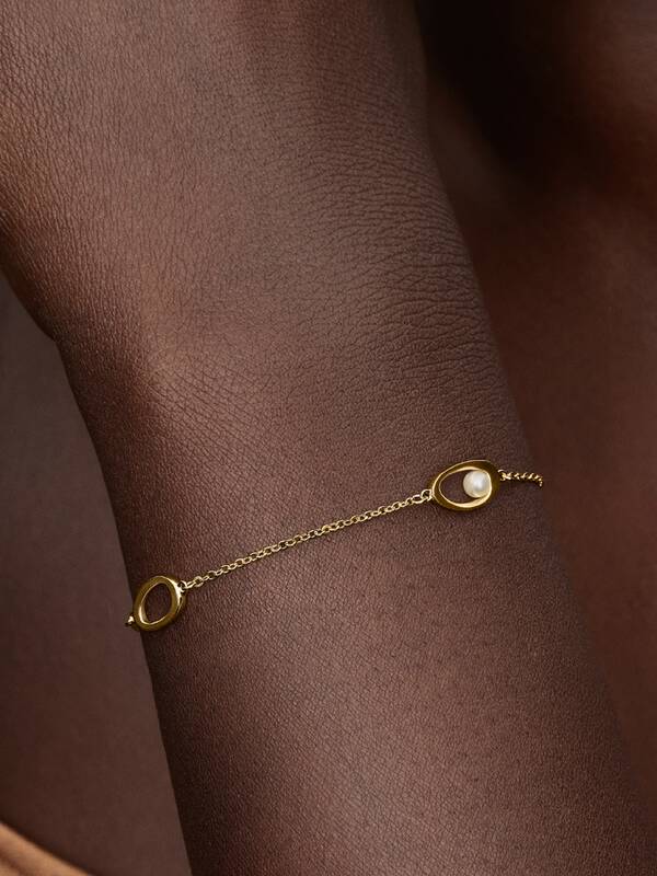 Pandora Organisch Gevormde Ovaal & Zoetwaterparel Armband goudverguld 564677C01