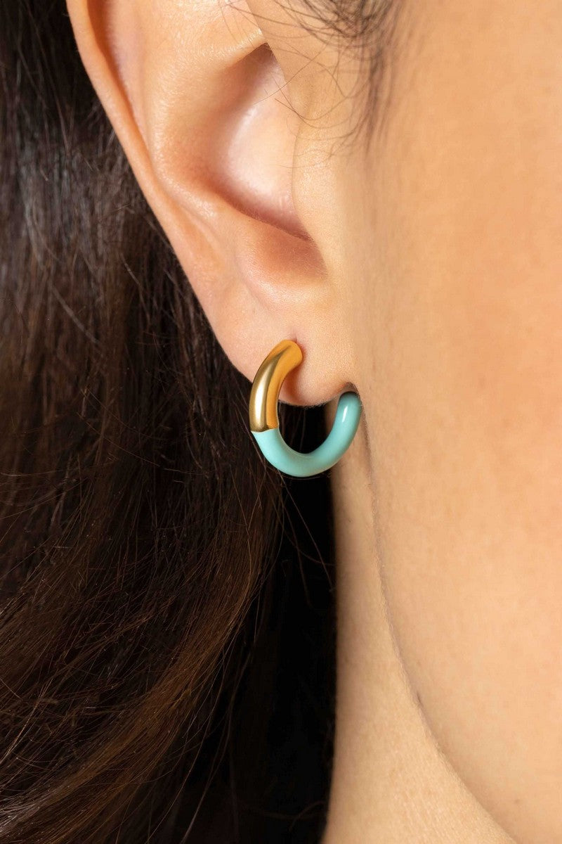 Zinzi gold plated zilveren trendy oorsieraden 16mm half emaille turquoise ZIO2315T - PansiteNederland.nl