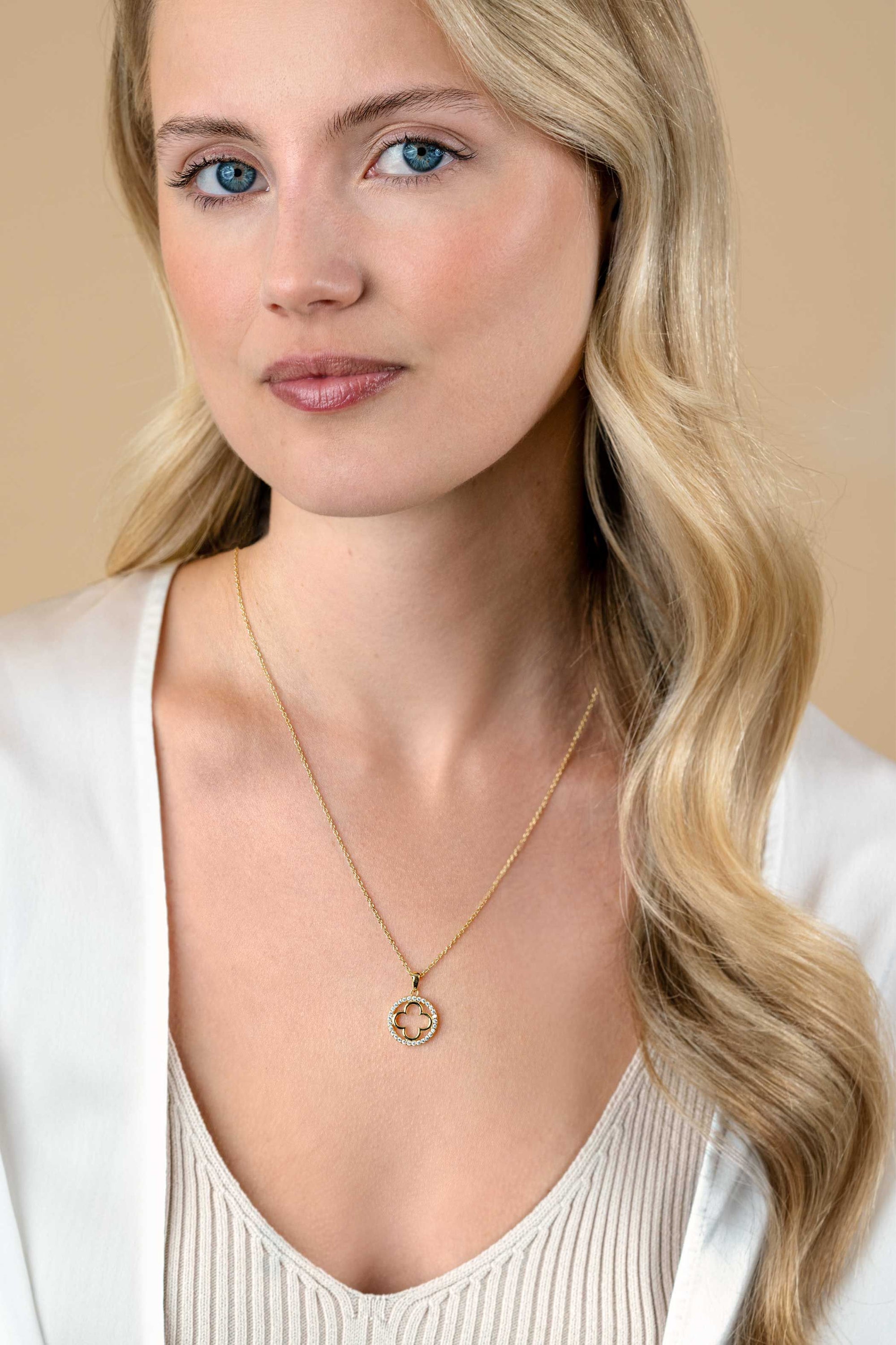 ZINZI gold plated zilveren anker ketting met luxe klaver hanger 15mm rondom bezet met witte zirconia's 45-48cm ZIC2617Y