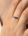 ZINZI zilveren ring ronde zetting met paarse kleursteen en rondom witte zirkonia's 4,5mm breed ZIR2561 - PansiteNederland.nl
