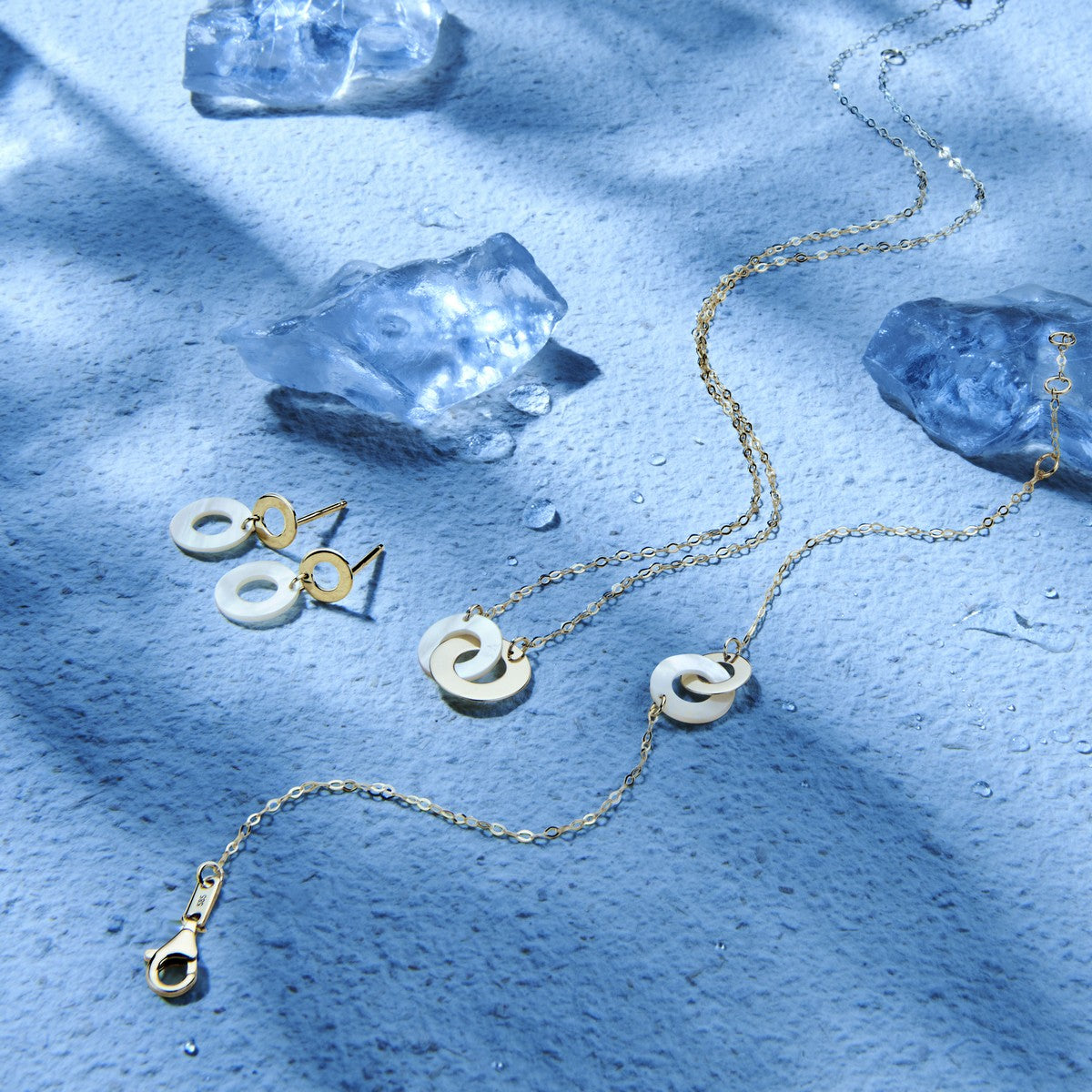 14K Geelgoud Oorhangers Rondjes Parelmoer 4025840 - PansiteNederland.nl