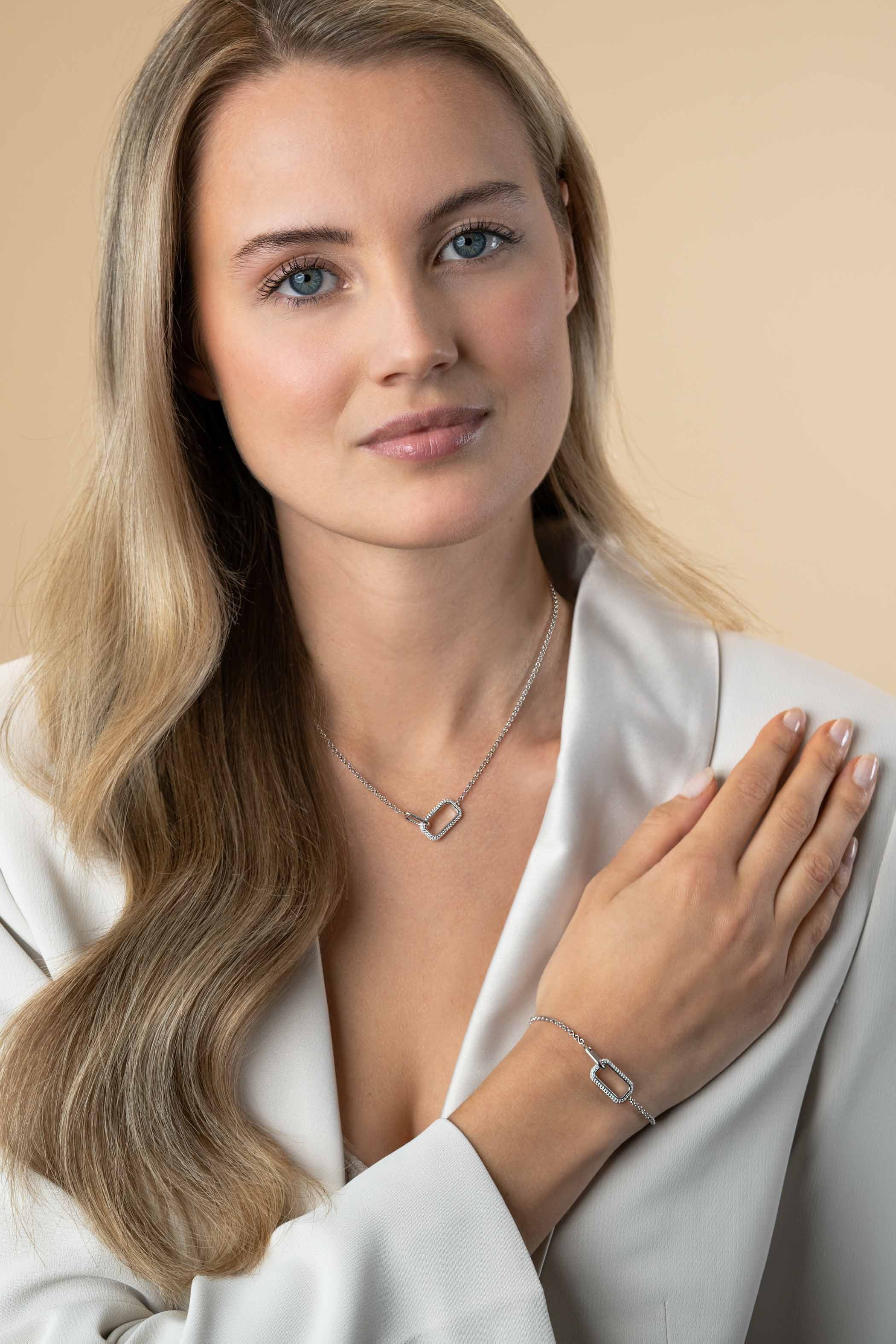 ZINZI zilveren armband met twee verbonden schakels: een rechthoekige bezet met witte zirconia's en een gladde ovale schakel