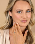 ZINZI gold plated zilveren ring met zettingen in peer, rechthoek en driehoeksvorm bezet met witte en groene kleurstenen ZIR2630G - PansiteNederland.nl