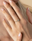 ZINZI Gold 14 krt gouden ring met witte zirkonia's in de scheen en opvallende ronde zetting in het midden ZGR463 - PansiteNederland.nl