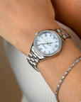 ZINZI Tresor horloge 32mm bezet met witte zirkonia's, parelmoer wijzerplaat en zilverkleurige stalen kast en schakelband ZIW2417 + gratis armband t.w.v. 39,95 - PansiteNederland.nl