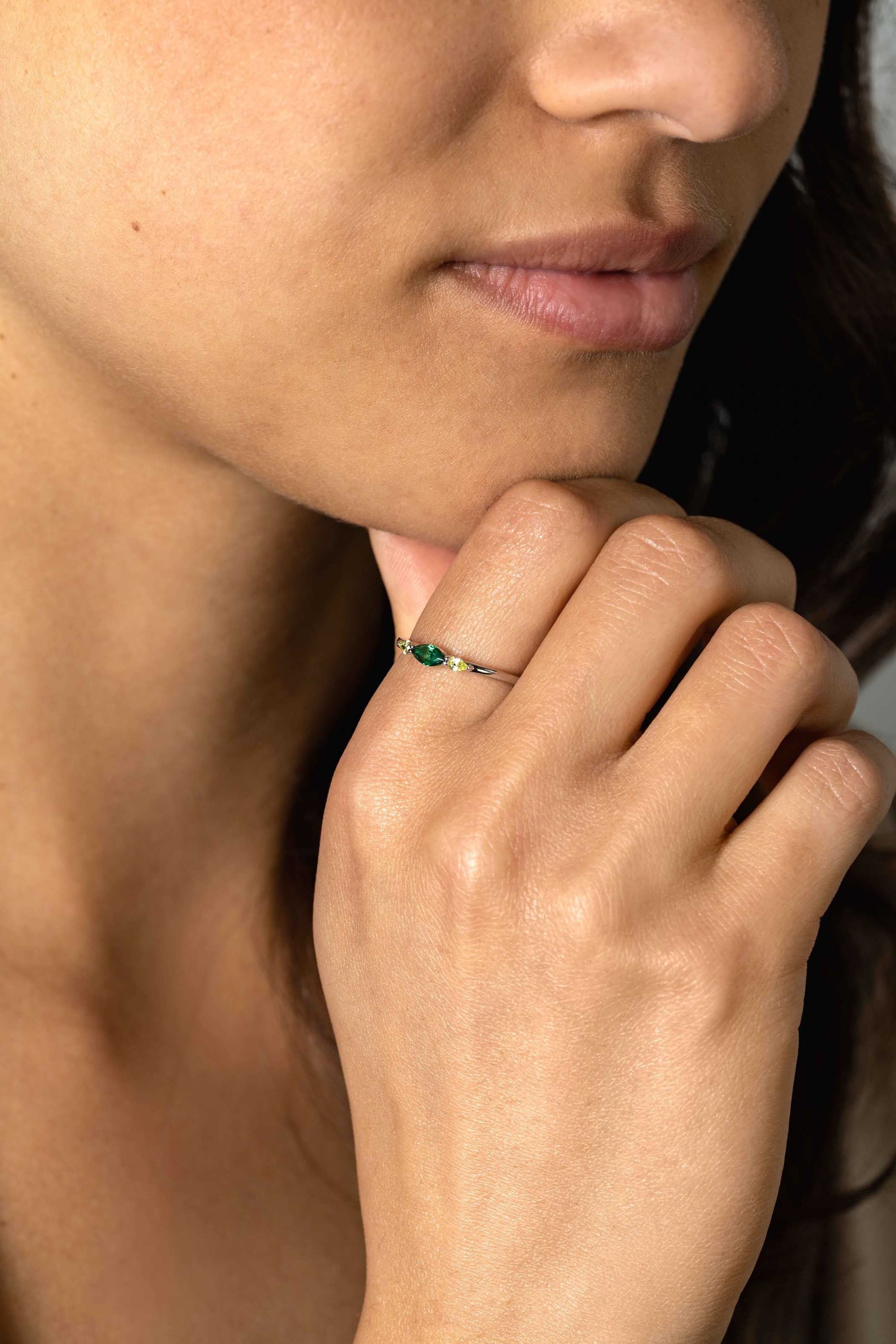 ZINZI zilveren ring bezet met ovale zirkonia's in groen en geel ZIR2499 - PansiteNederland.nl