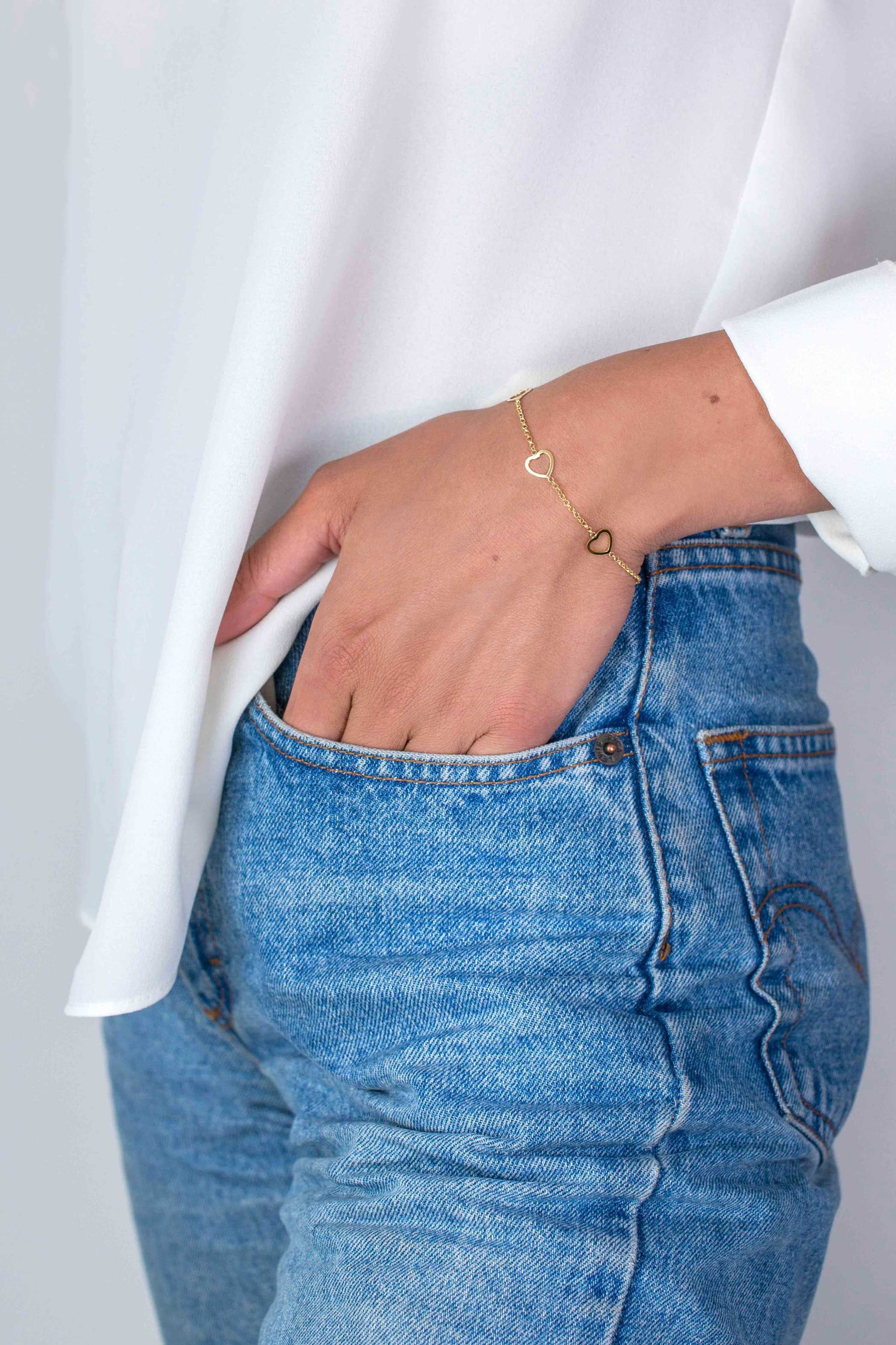 Zinzi zilveren armband geel verguld hart 17-20cm ZIA1188G op model