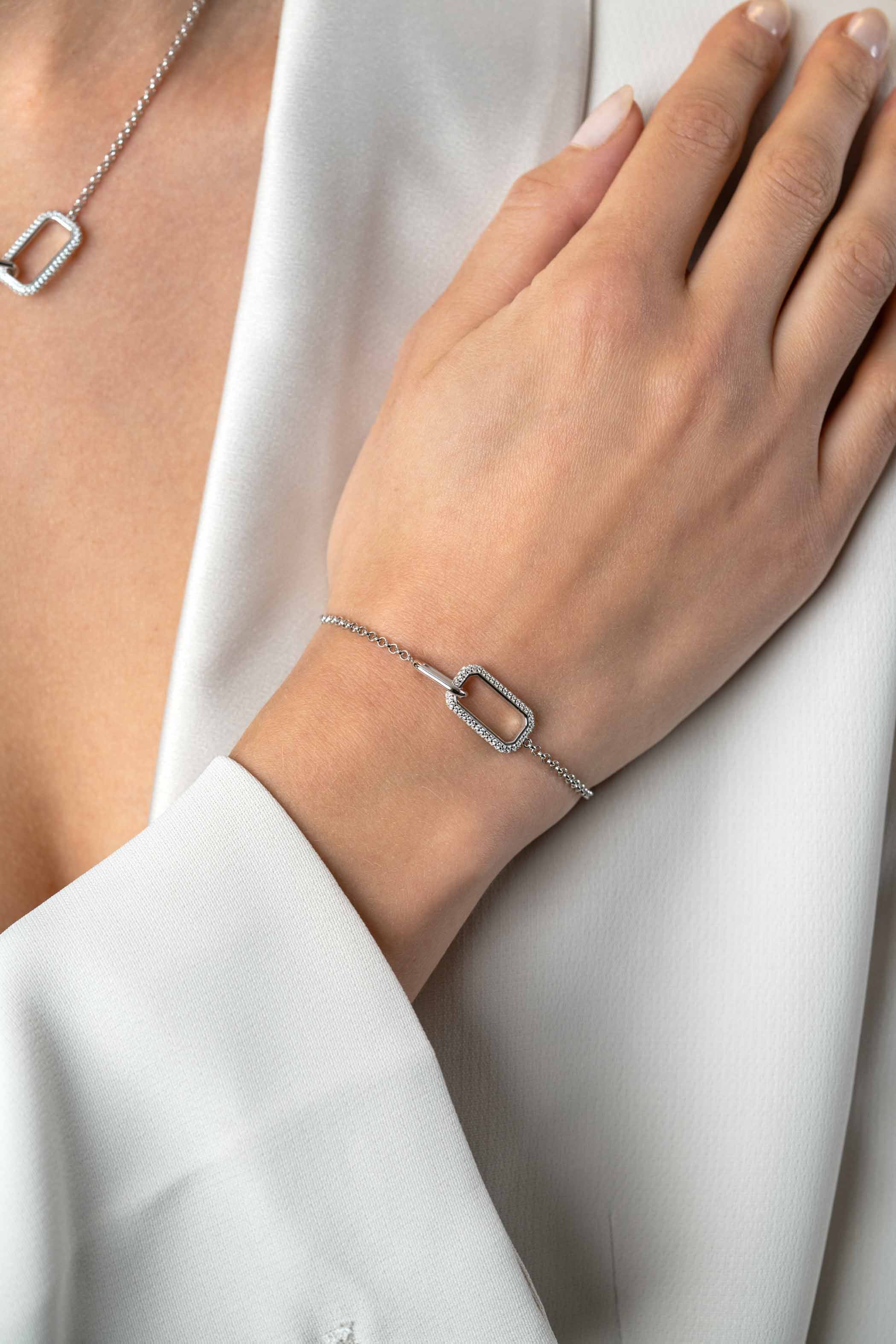 ZINZI zilveren armband met twee verbonden schakels: een rechthoekige bezet met witte zirconia's en een gladde ovale schakel