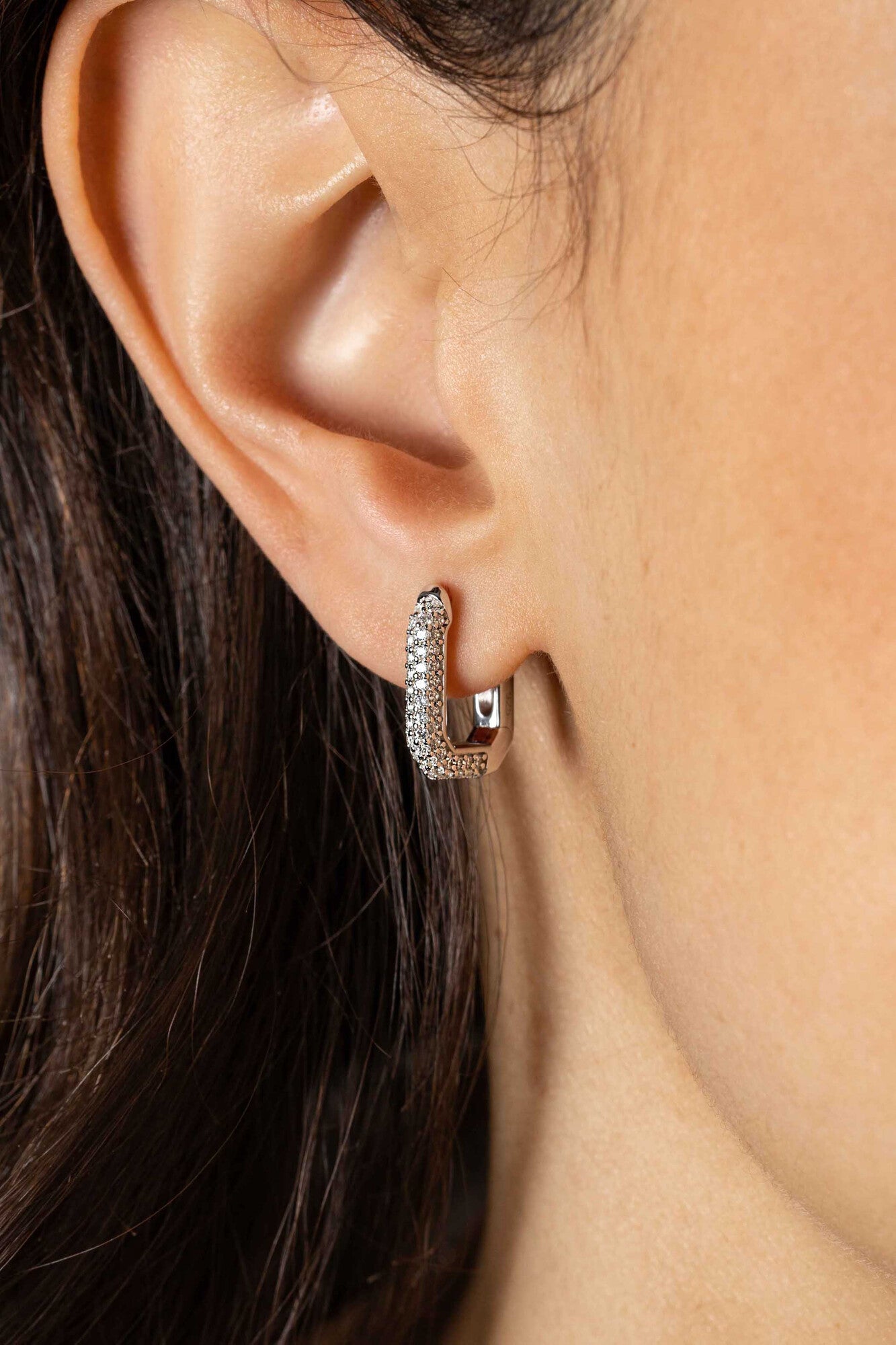16mm ZINZI zilveren luxe oorbellen 16x3mm achthoekig bezet met witte zirconia's en klapsluiting - ZIO2495Z