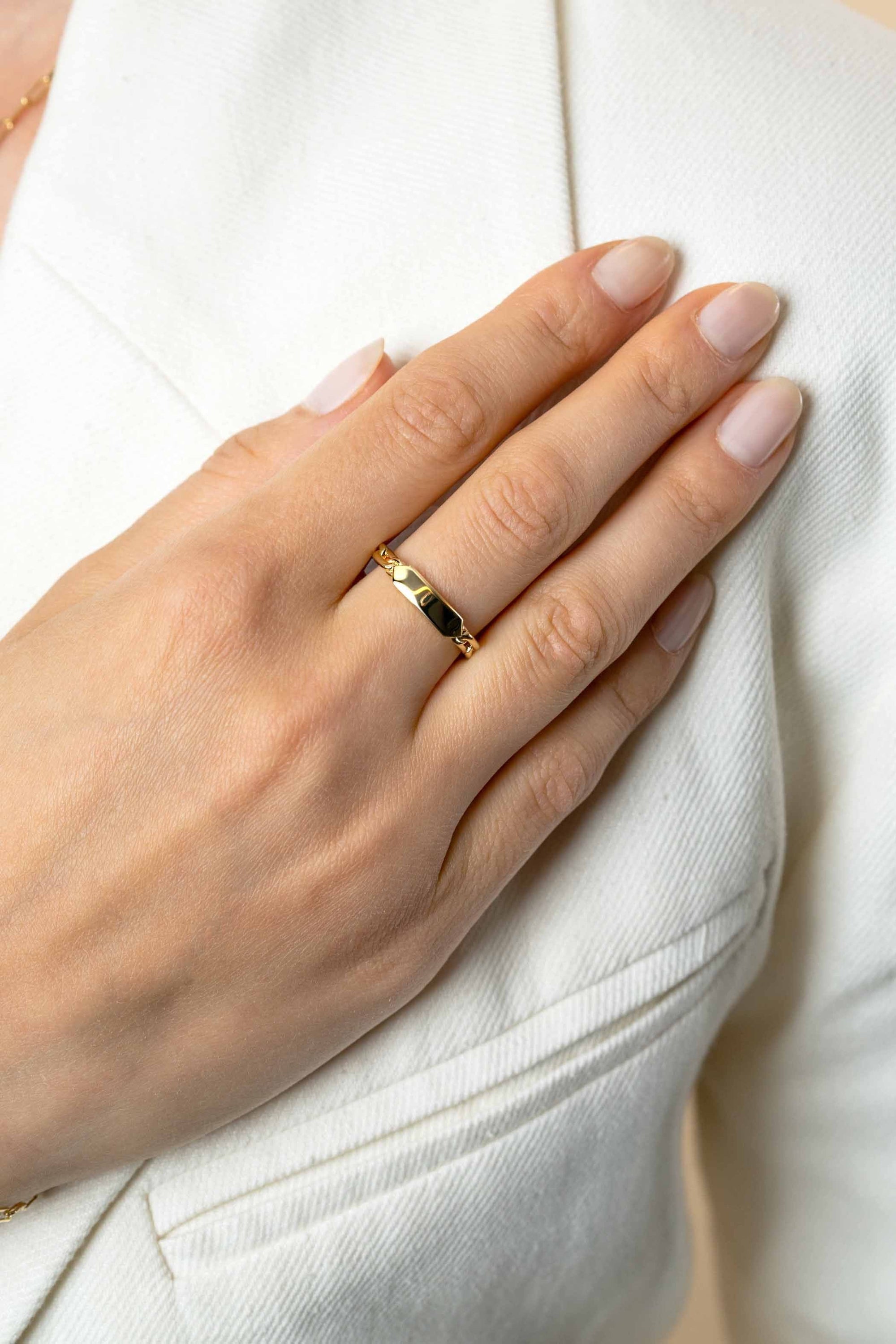 ZINZI gold plated zilveren ring met paperclip schakels en rechthoekig glanzend plaatje ZIR2530G - PansiteNederland.nl