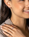 ZINZI zilveren ring, bezet met baguette geslepen zirkonia's in de kleuren wit, champagne en roze ZIR2490 - PansiteNederland.nl