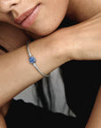 Snake chain sterling silver bracelet with disc clasp with stellar blue crystal 599288C01, exclusief en kwalitatief hoogwaardig. Ontdek nu!