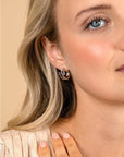 ZINZI zilveren multi-look oorringen met 3 rijen, bezet met blauwe kleurstenen en witte zirkonia's 10mm breed met luxe klapsluiting 16mm ZIO2646B - PansiteNederland.nl