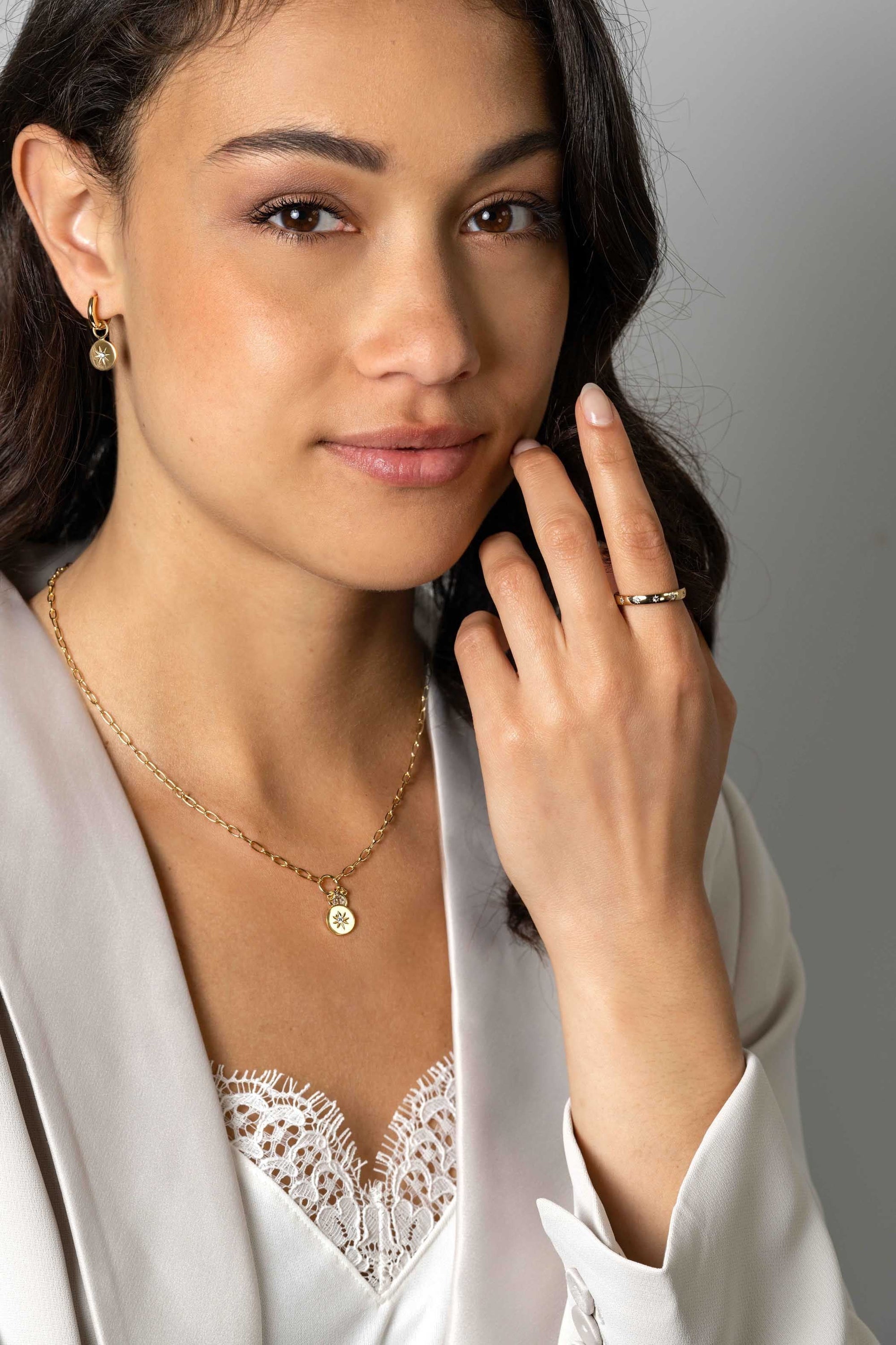ZINZI gold plated zilveren aanschuifring met zeven ster-zettingen, bezet met witte zirkonia's 3mm breed ZIR2491Y - PansiteNederland.nl