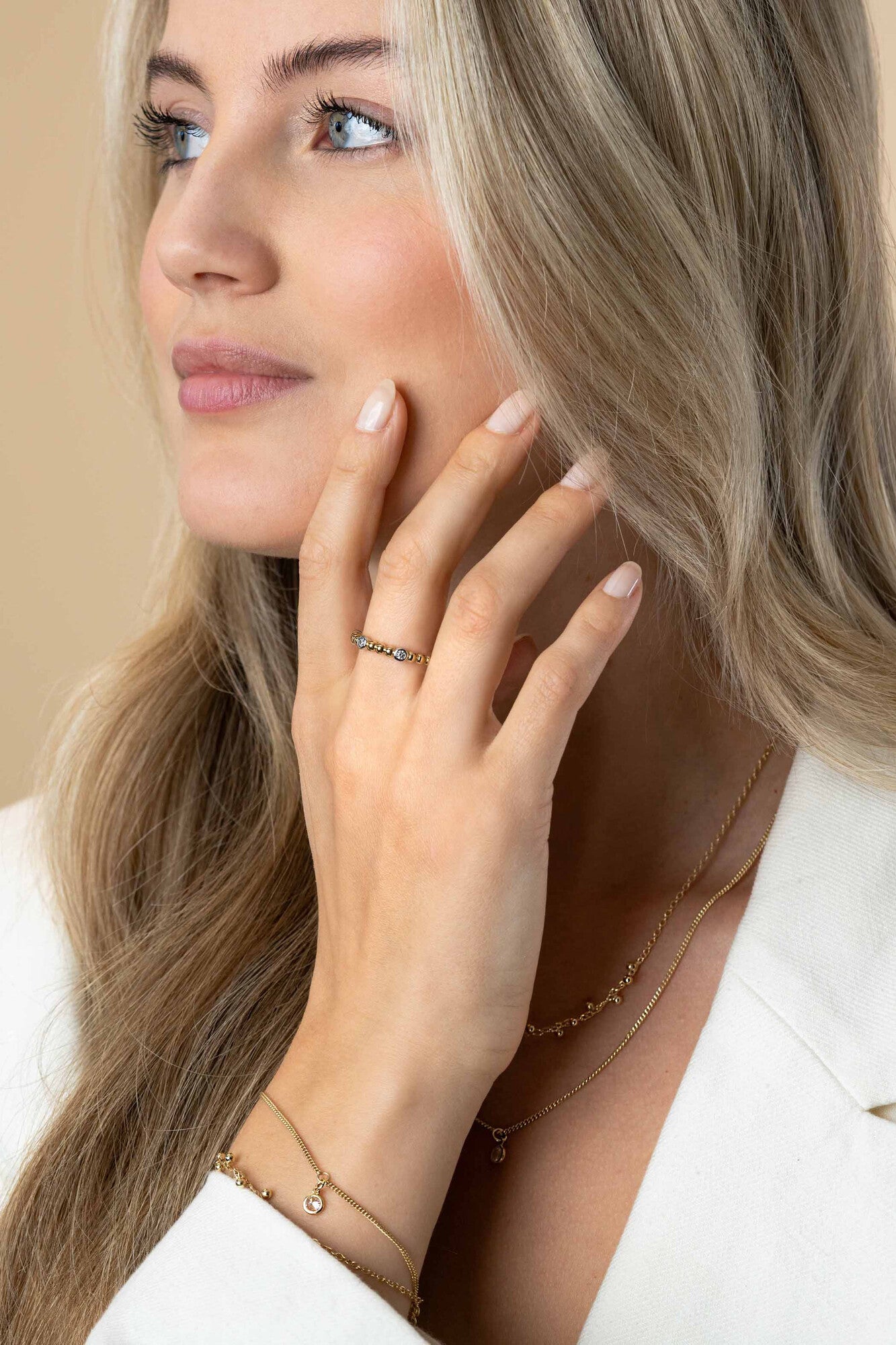 ZINZI gold plated zilveren multilook armband met ronde zetting witte zirconia en bolletjes 16,5-19cm - ZIA2520Y