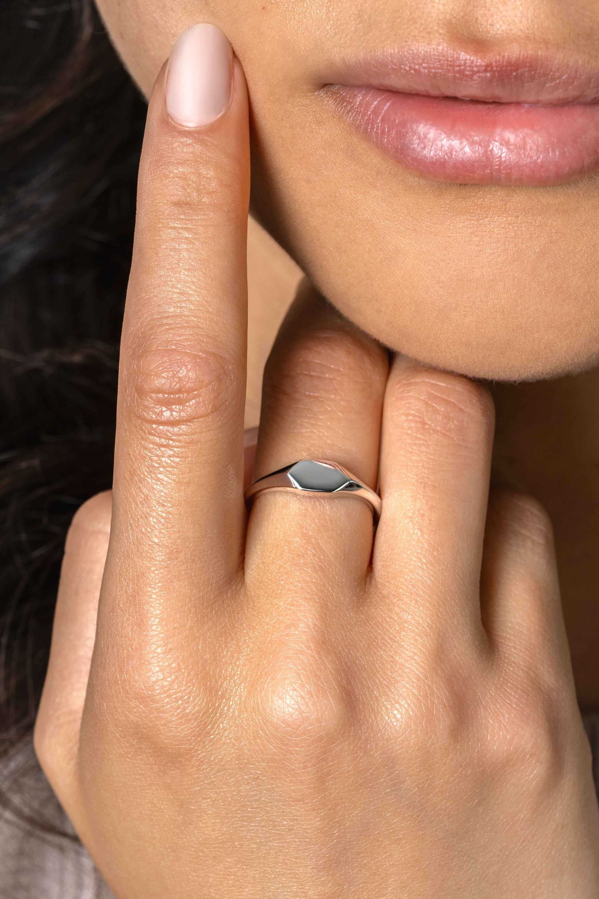 ZINZI zilveren monogram ring in glanzende zeshoekvorm (5,5mm) ZIR2437 - PansiteNederland.nl