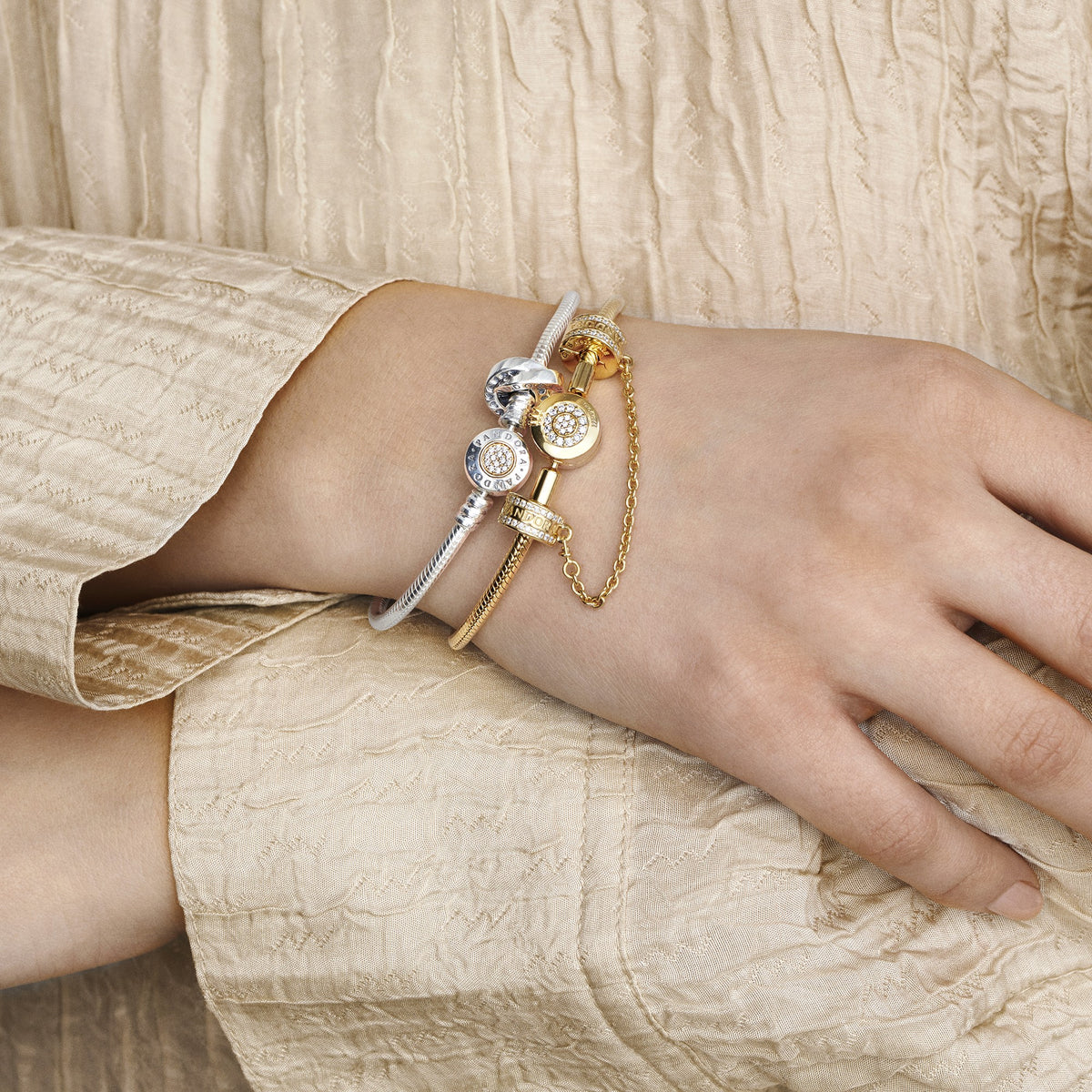 Pandora Logo veiligheidsketting clip goudverguld 768642C01