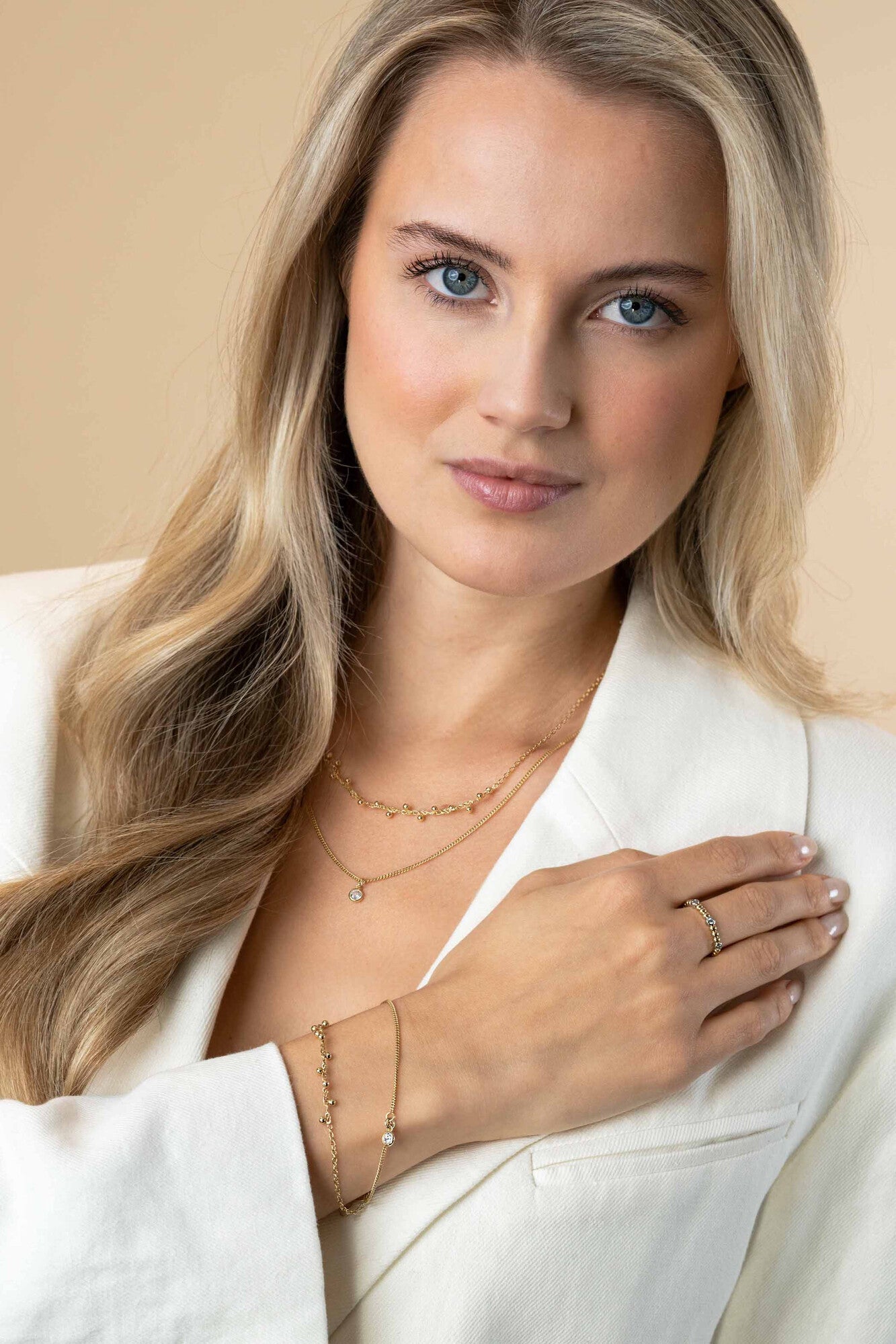 ZINZI gold plated zilveren multilook armband met ronde zetting witte zirconia en bolletjes 16,5-19cm - ZIA2520Y