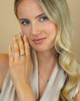 ZINZI zilveren ring (6mm breed) met ronde zirkonia, sierlijk omklemd door twee banen ZIR2766 - PansiteNederland.nl