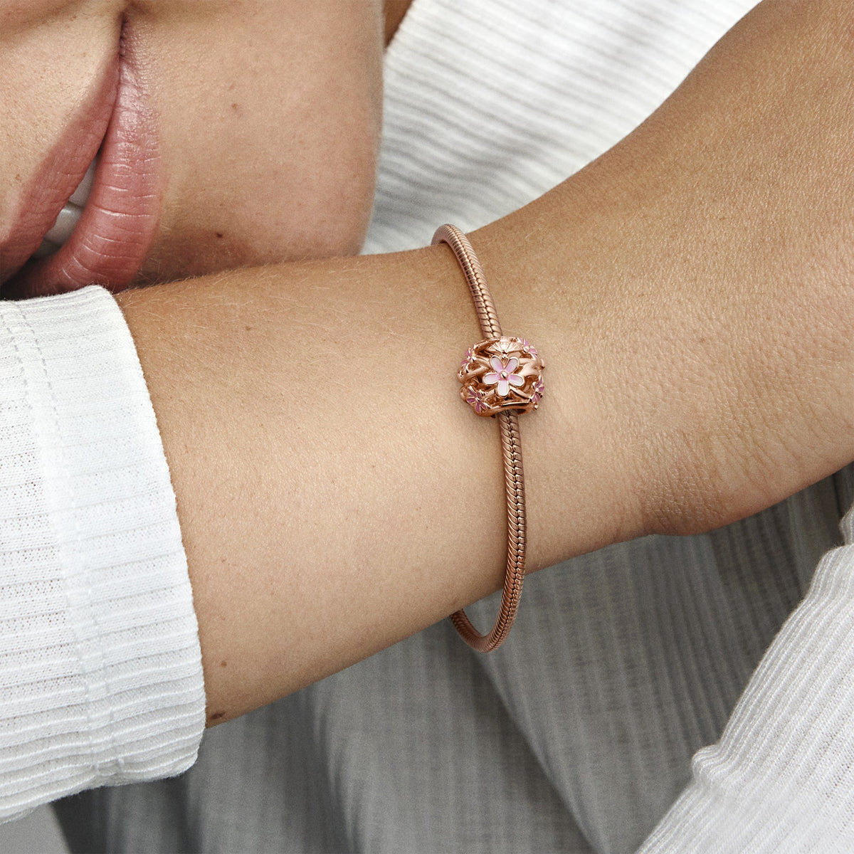 Pandora Opengewerkte Roze Madeliefjes Bedel roségoudverguld 788772C01