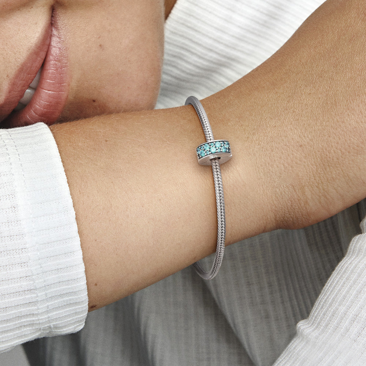 Pandora Teal Pavé Clip Bedel zilver 791817MCZ