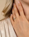 ZINZI gold plated zilveren ring met zettingen in peer, rechthoek en driehoeksvorm bezet met witte en groene kleurstenen ZIR2630G - PansiteNederland.nl
