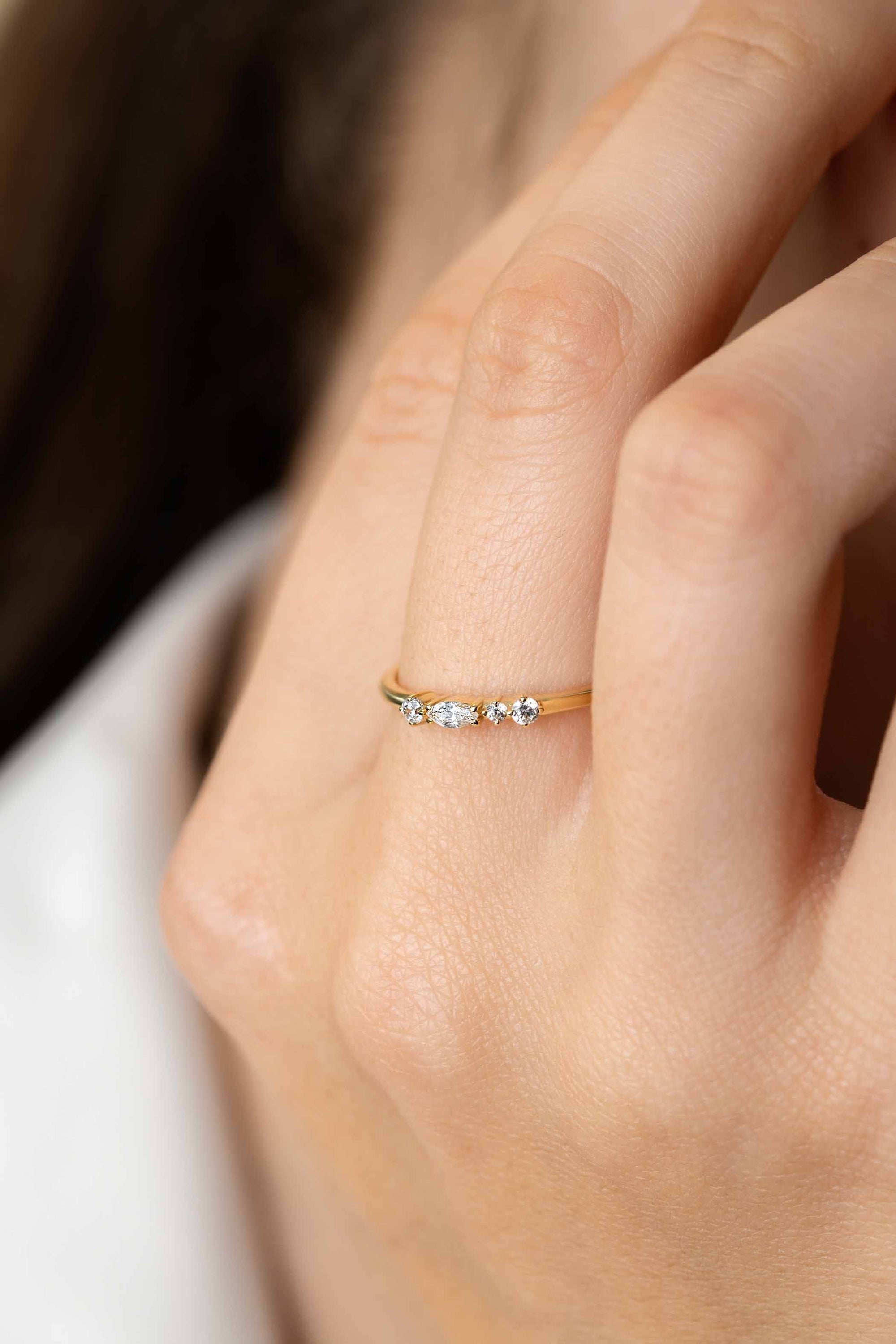ZINZI Gold 14 krt gouden fantasie ring bezet met vierkante en peervormige witte zirkonia's (2,5mm breed) ZGR464 - PansiteNederland.nl