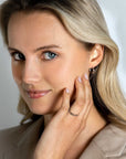 ZINZI zilveren multi-look ring, met de look van twee smalle ringen waartussen drie witte zirkonia's zijn bevestigd ZIR2451 - PansiteNederland.nl