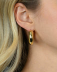 ZINZI gold plated zilveren oorringen met brede buis (8mm) en rond model, handige bovensluiting 28mm ZIO2749G - PansiteNederland.nl