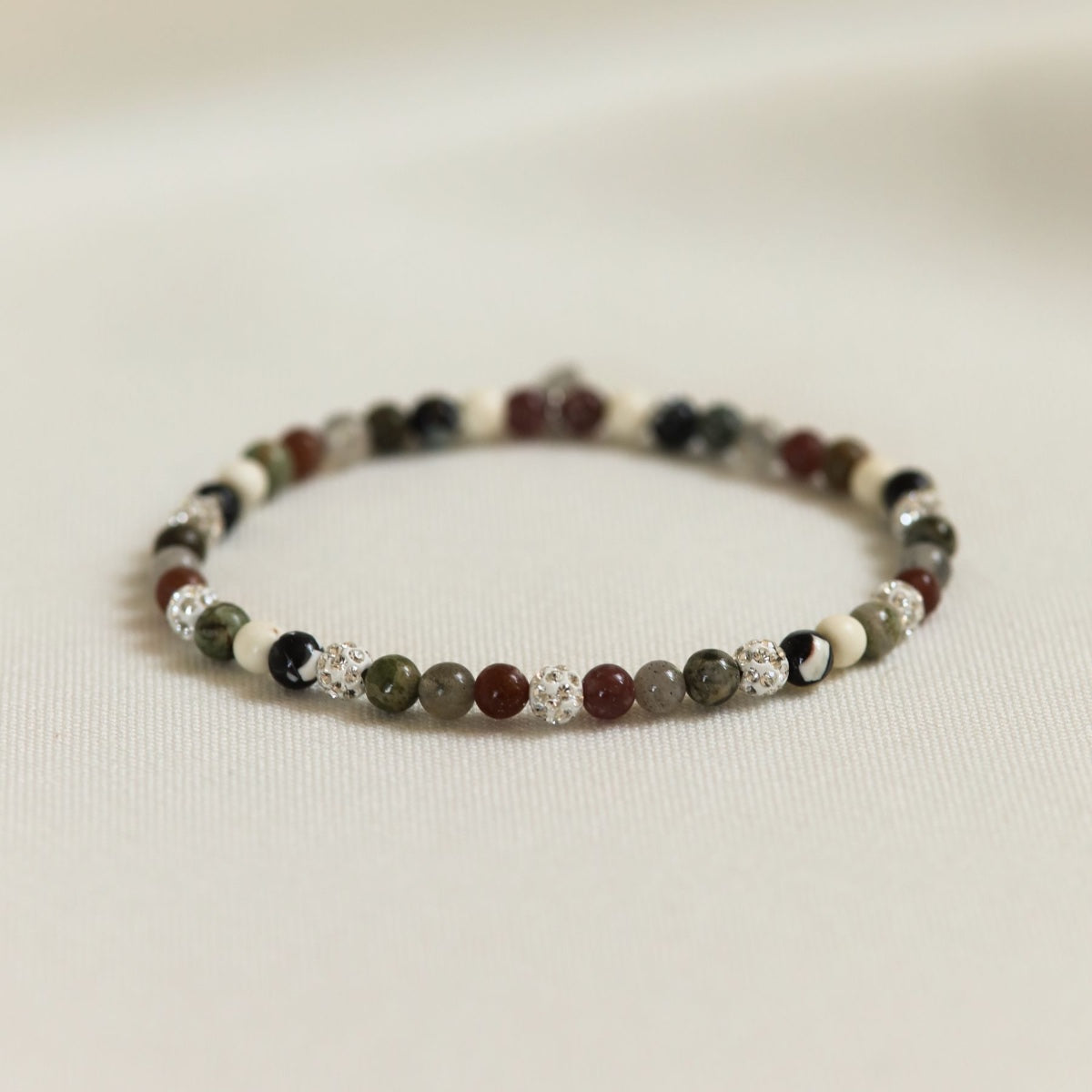 Karma Spiral Alix XXS armband wit gedragen