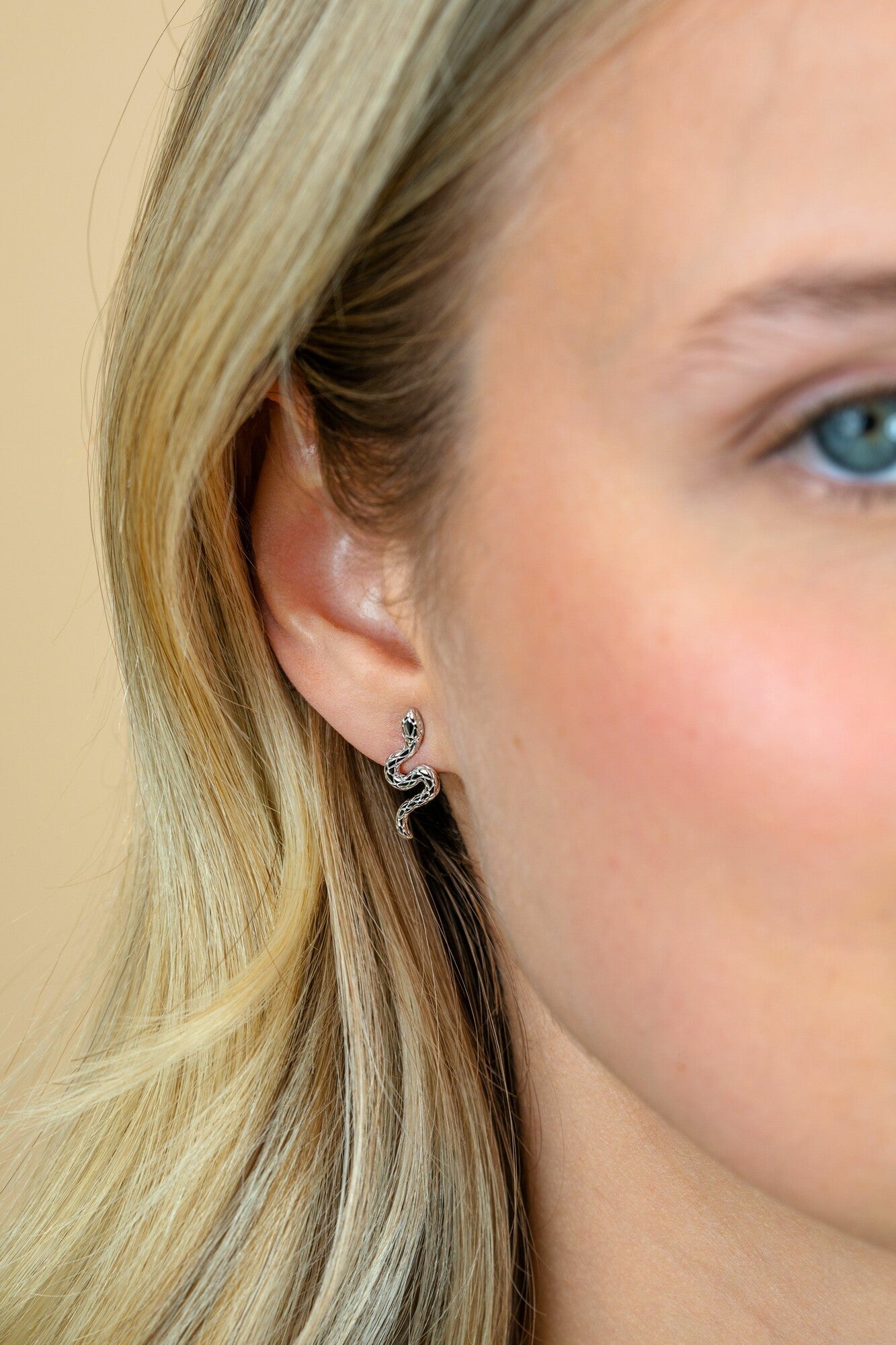 ZINZI zilveren oorstekers slang met zirkonia-ogen 18mm ZIO2721 - PansiteNederland.nl