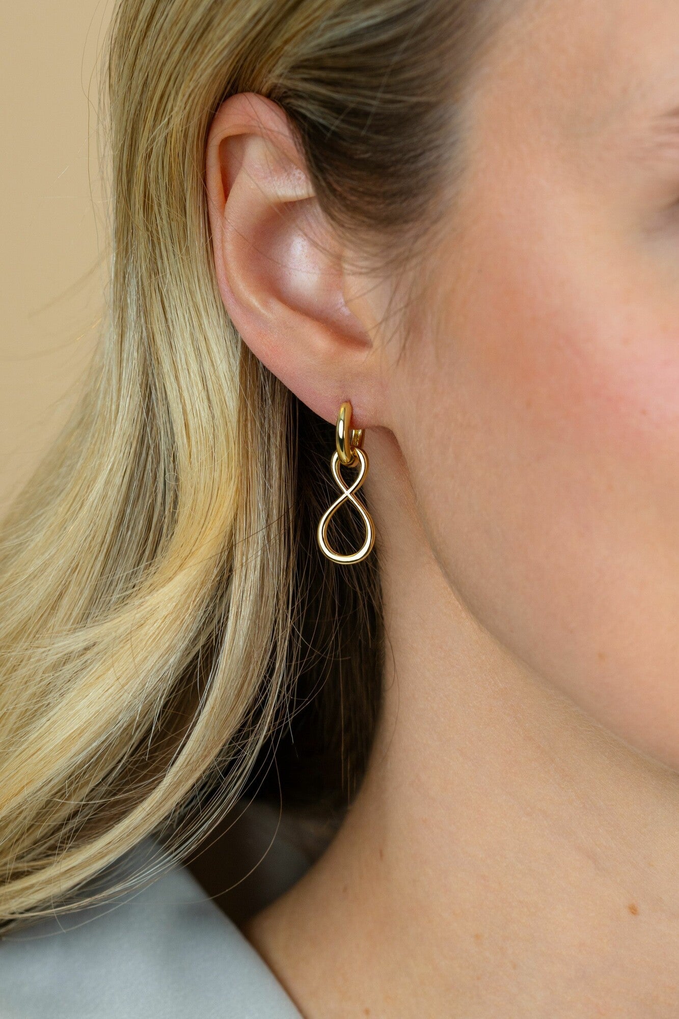 ZINZI gold plated zilveren oorbedels infinity 20mm ZICH2717G (zonder oorringen) - PansiteNederland.nl