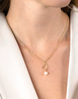 ZINZI gold plated zilveren ketting met open hartje en bungelend witte zoetwaterparel 40-45cm ZIC2642